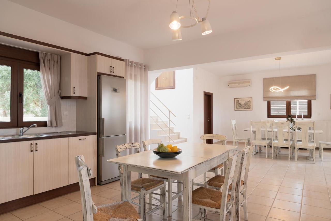 Family Villa Rousa In Rethymno With Pool, Bbq And Kids Area Lutrá Kültér fotó